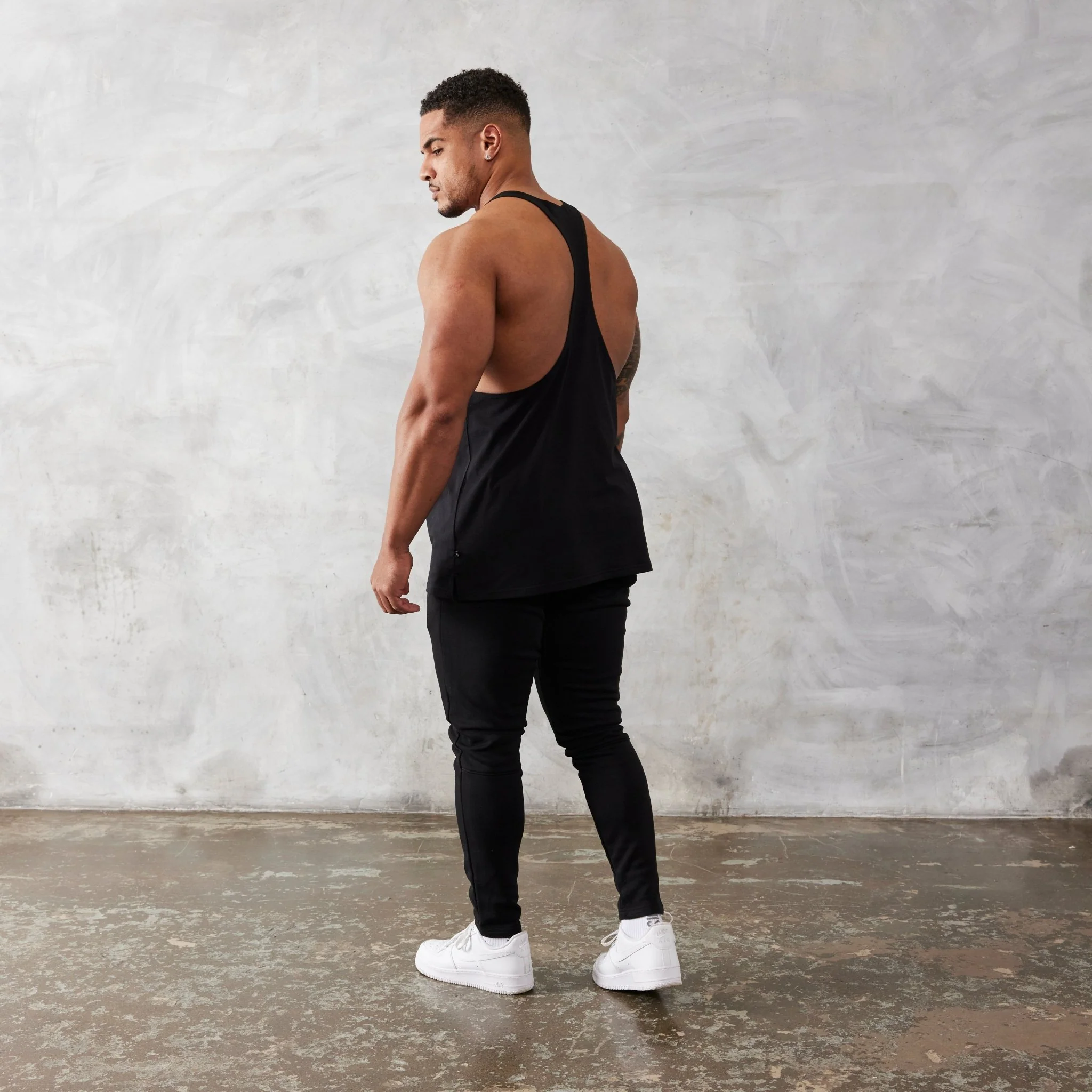 Vanquish Essential Black Tapered Fit Sweatpants - Image 3